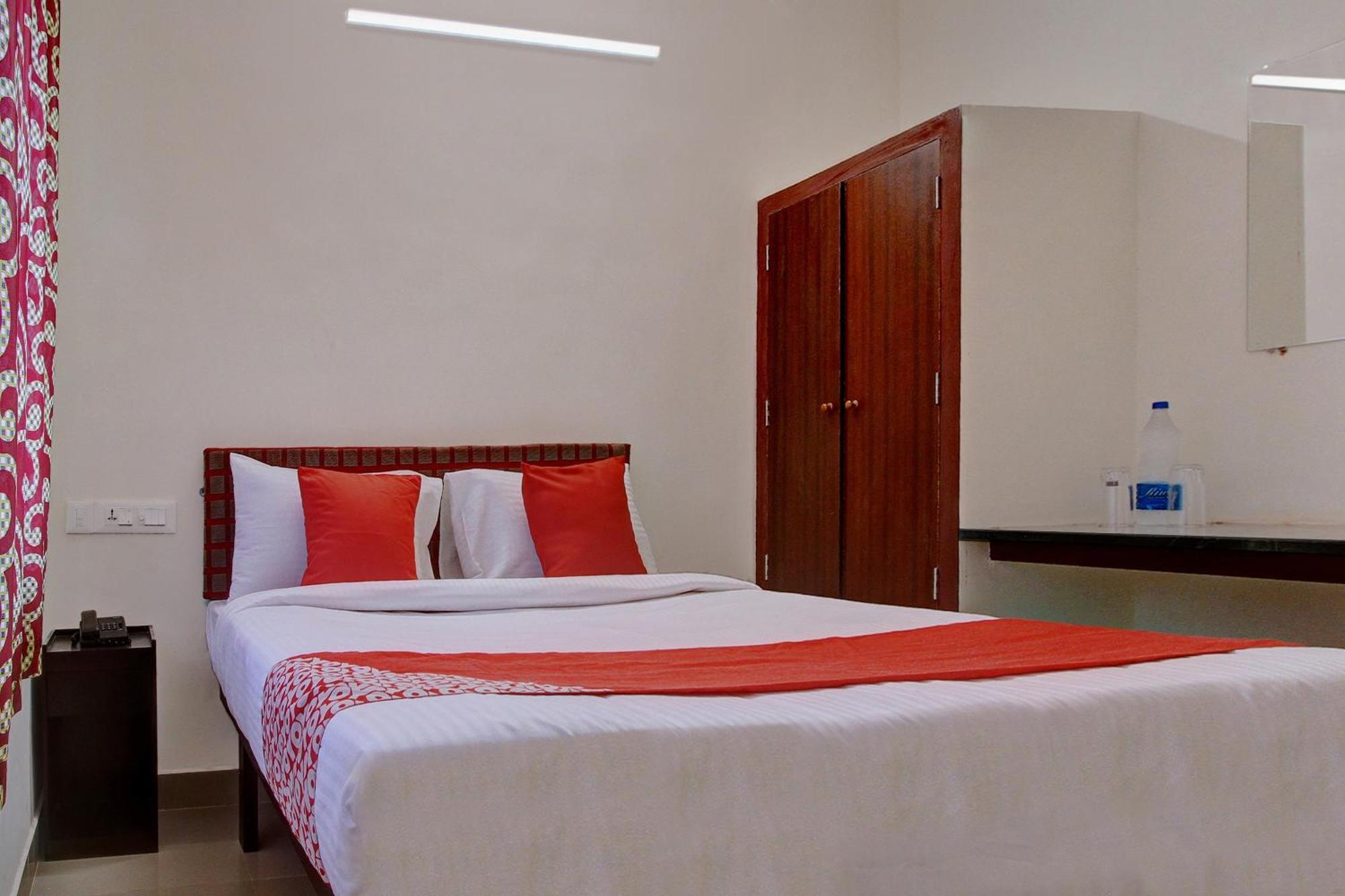 Hotel O Century Park Kasaragod Bagian luar foto