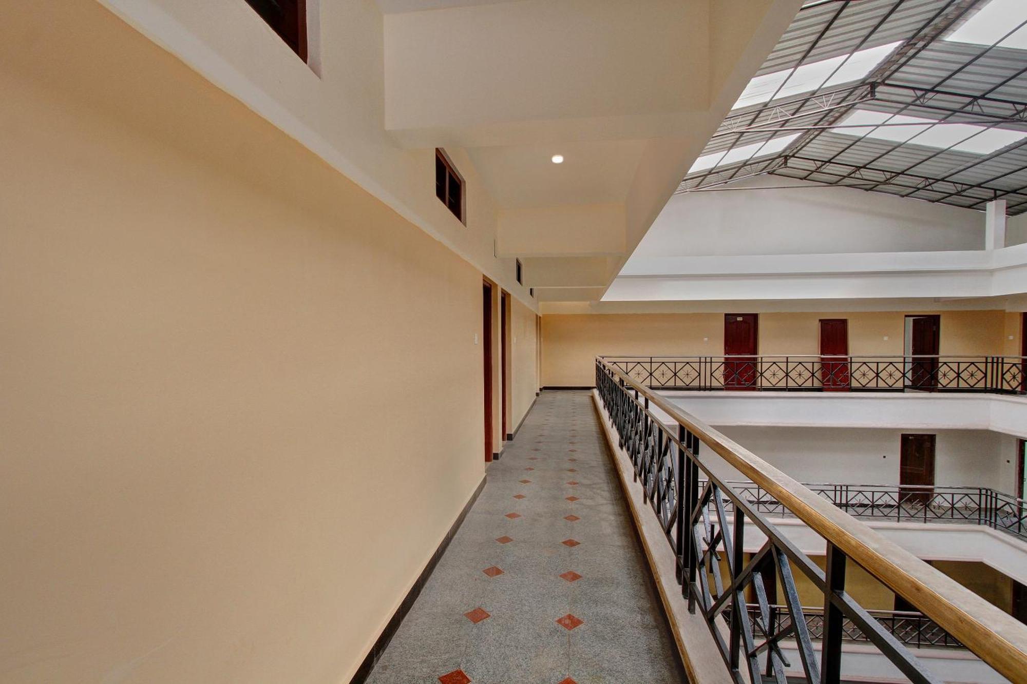 Hotel O Century Park Kasaragod Bagian luar foto