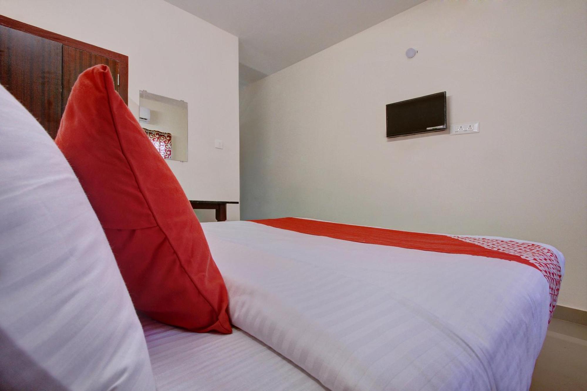 Hotel O Century Park Kasaragod Bagian luar foto
