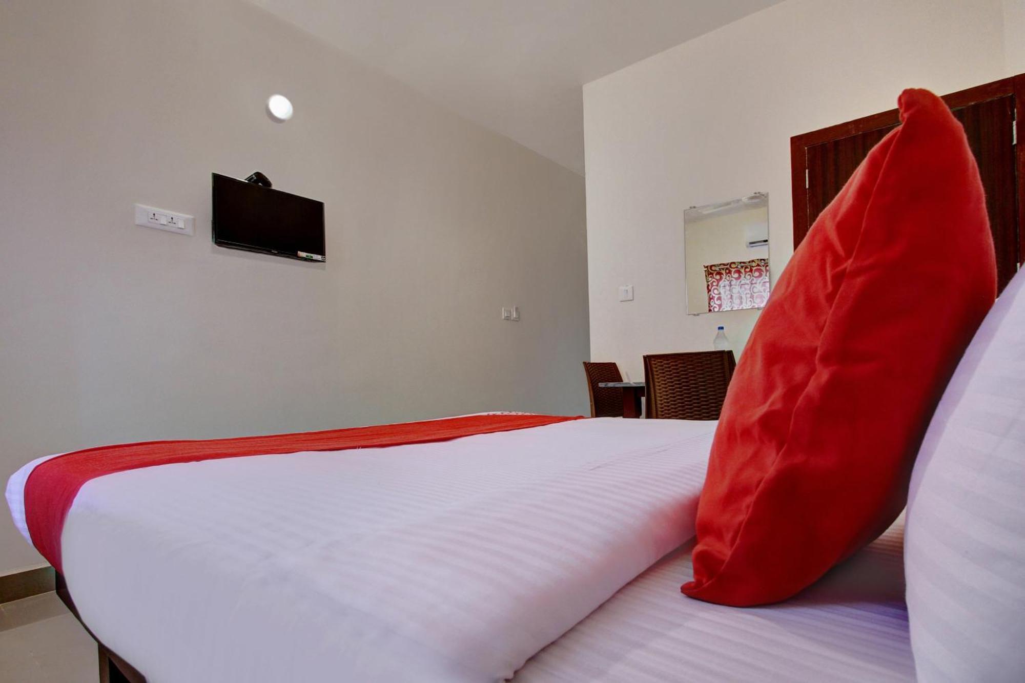 Hotel O Century Park Kasaragod Bagian luar foto